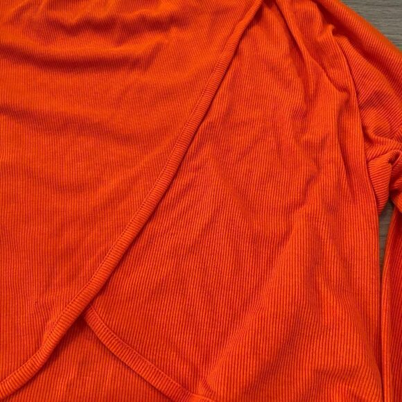 COPY - Old Navy Active orange women's long sleeve cropped athletic top size sma… - Picture 2 of 7